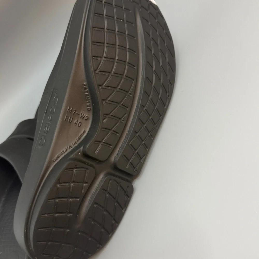 Oofos Ooahh Recovery Slide Sandal Black Men’s 7- W‎ 9 EU 40
